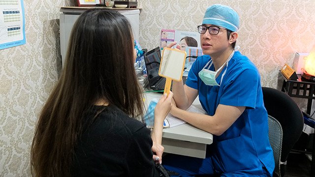 韓彩英坐壞櫃子